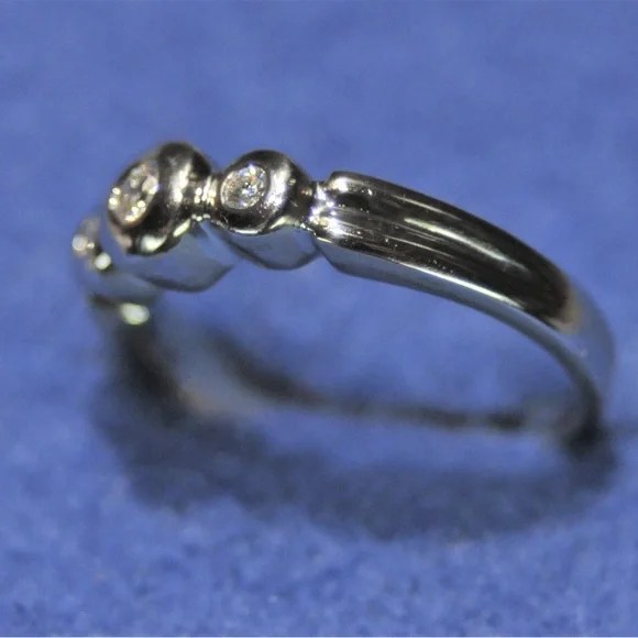 1 3/8 CTW Natural Round Diamond 3-Stone Anniversary Ring